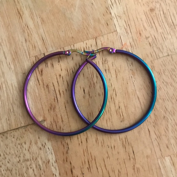 Bangle bracelets and Hoop earrings - Picture 3 of 3